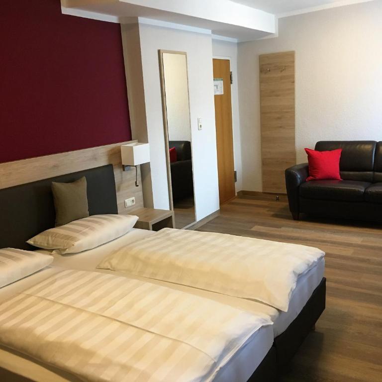 Eberl Hotel Pension München Feldmoching - Deluxe Doppelzimmer - 4