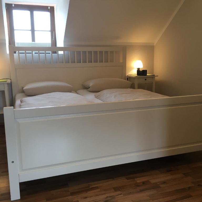 Eberl Hotel Pension München Feldmoching - Deluxe Doppelzimmer - 8