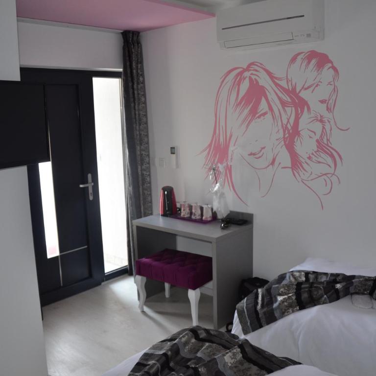 Rooms Villa Downtown - Deluxe Triple Room - 4