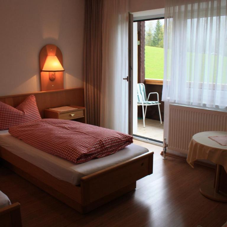 Landhotel Wolf - Doppel-/Zweibettzimmer mit Balkon - 4