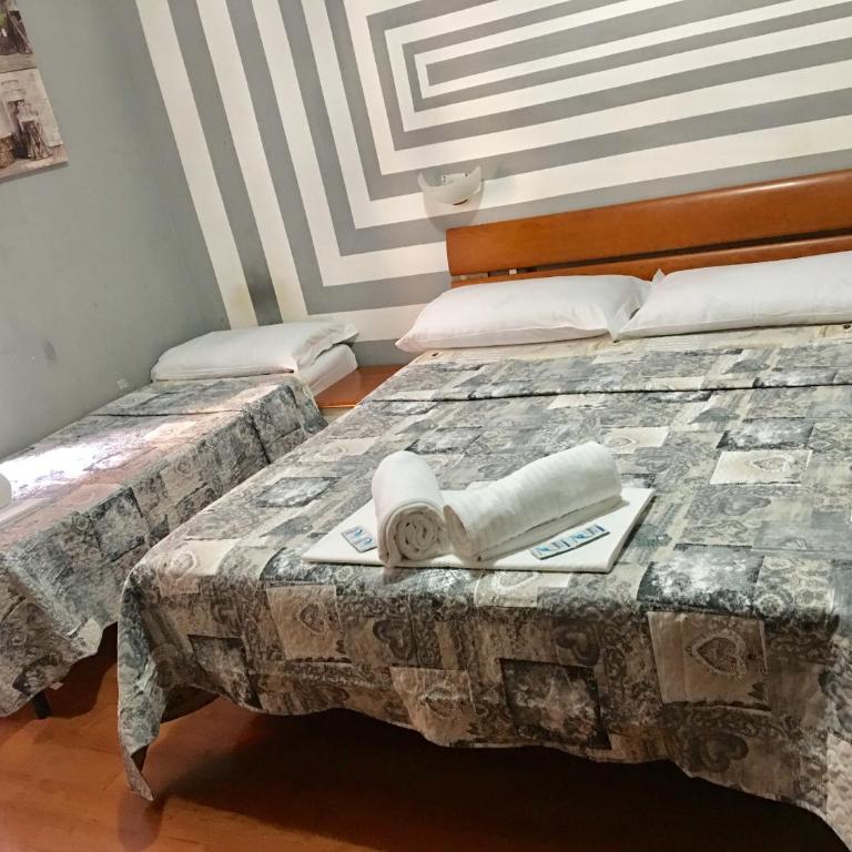 Hi Termini - Triple Room with Outside Private Bathroom - 22