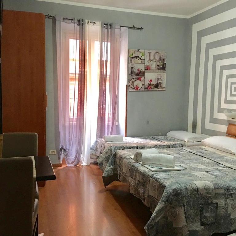 Hi Termini - Triple Room with Outside Private Bathroom - 24