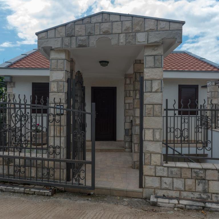 Villa Julia - Two-Bedroom Villa - 34