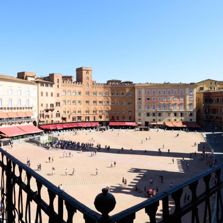 La Terrazza Sul Campo-Rooms Only - Suite con Vista Città - 5