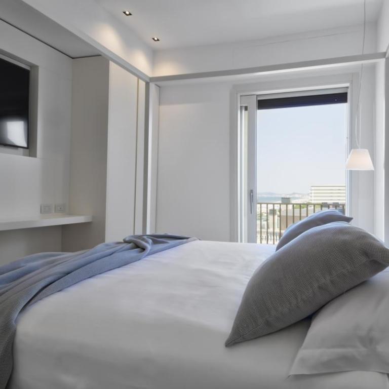 Luxury Suites Collection - Milano 33 - Deluxe Suite with Sea View - 14