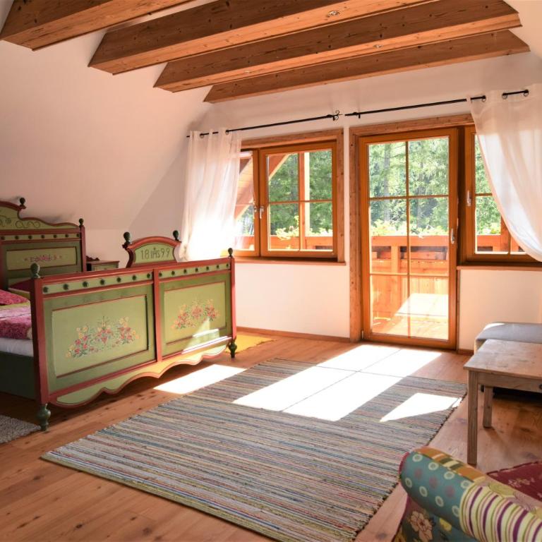 Ferienhaus Dirnbacher Hütte - Familienzimmer mit Balkon - 14