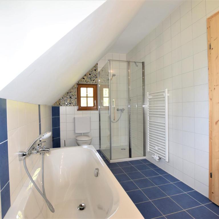 Ferienhaus Dirnbacher Hütte - Familienzimmer mit Balkon - 19