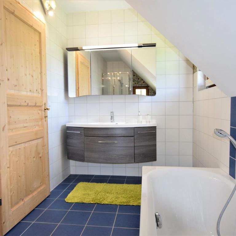 Ferienhaus Dirnbacher Hütte - Familienzimmer mit Balkon - 20