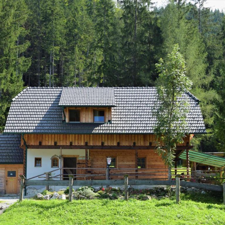 Ferienhaus Dirnbacher Hütte - Familienzimmer mit Balkon - 16