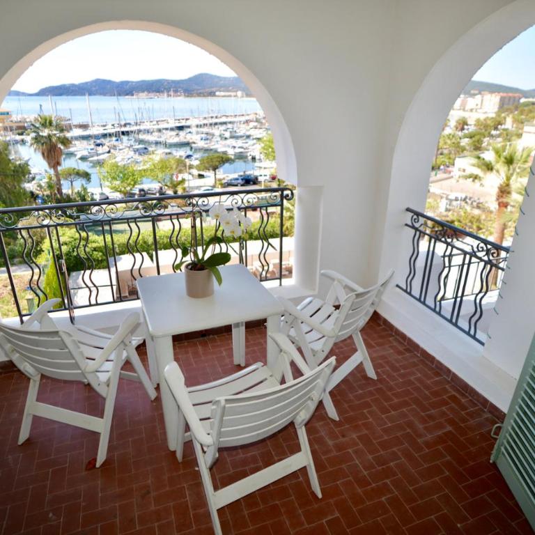 Auberge De La Calanque - Chambre Triple Classique avec Vue sur Mer et Terrasse - 3