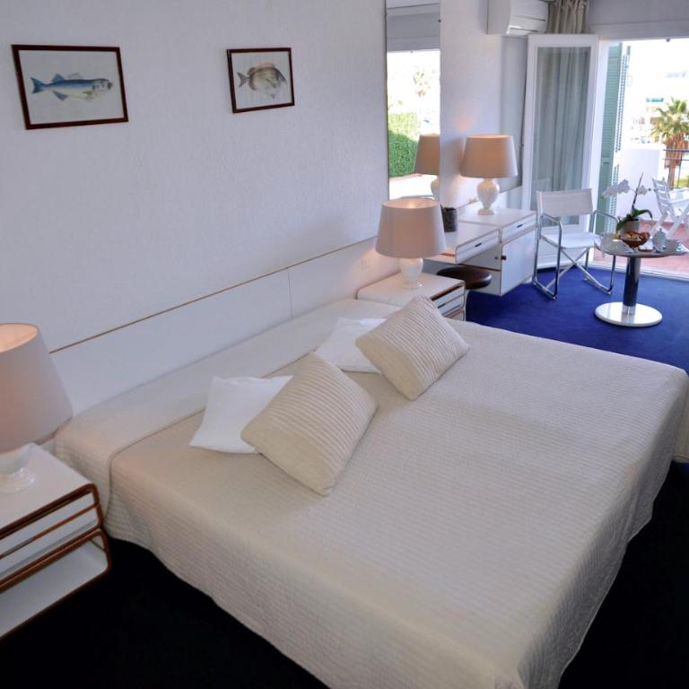 Auberge De La Calanque - Chambre Triple Classique avec Vue sur Mer et Terrasse - 4