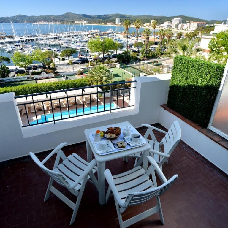 Auberge De La Calanque - Chambre Triple Classique avec Vue sur Mer et Terrasse - 1