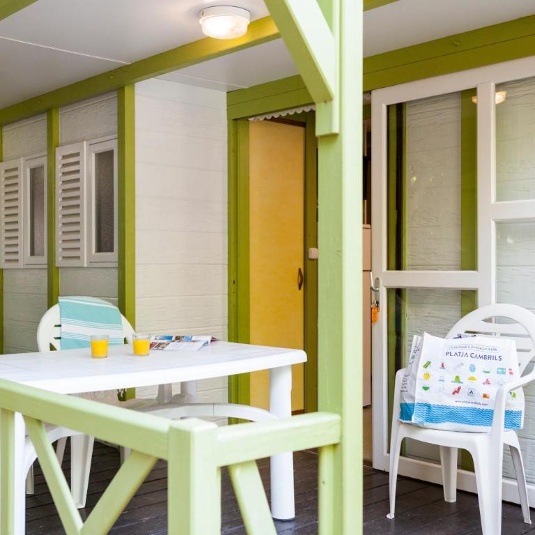 Camping Platja Cambrils - Premium Two-Bedroom Bungalow without Air Conditioner - 4