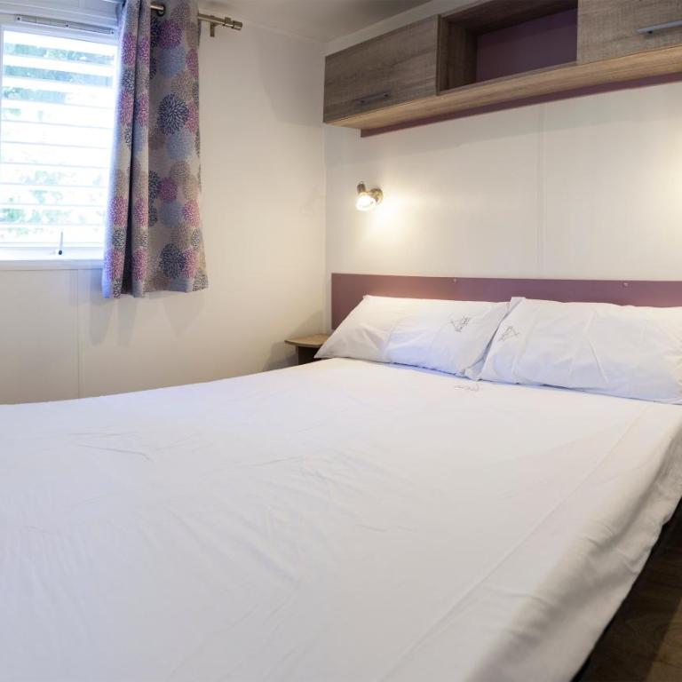 Camping Platja Cambrils - Three-Bedroom Bungalow with Air Conditioner - 7