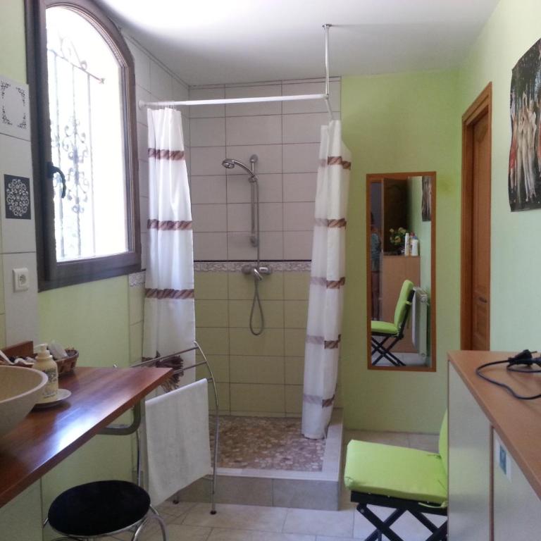 Chambres d'hôtes Mille et une nuits en Provence - Chambre Double avec Salle de Bains Commune - 5