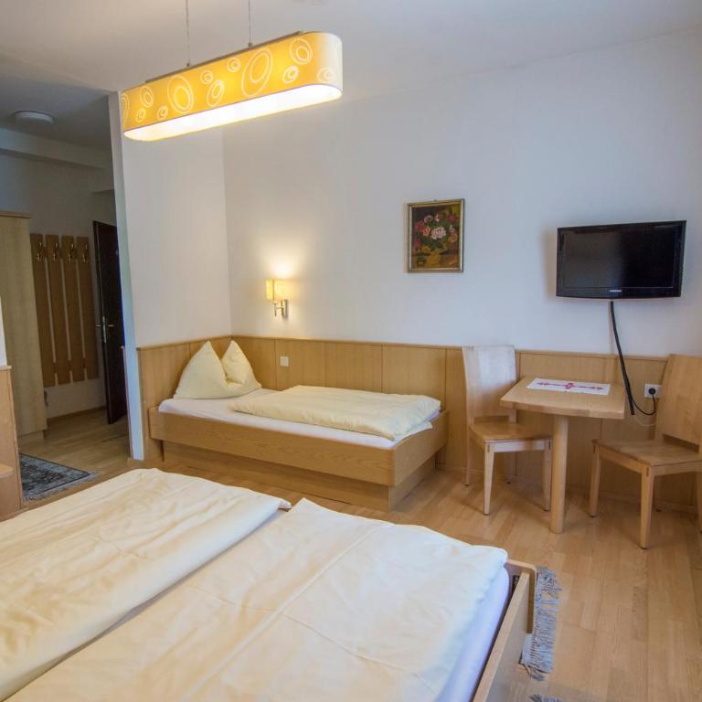 Triebenerhof - Dreibettzimmer - 2