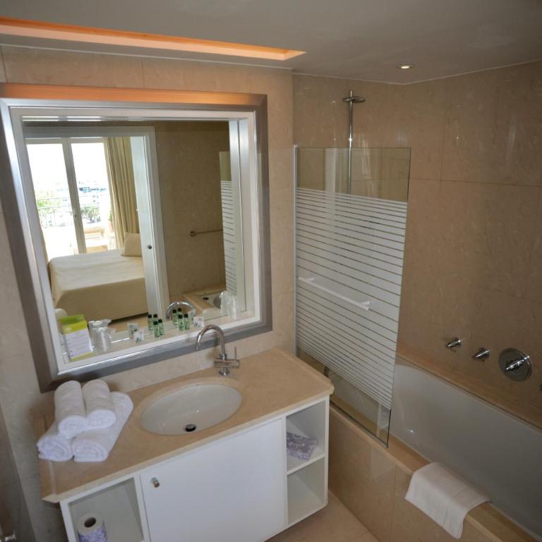 Auberge De La Calanque - Chambre Double Supérieure avec Terrasse - Vue sur Mer - 4