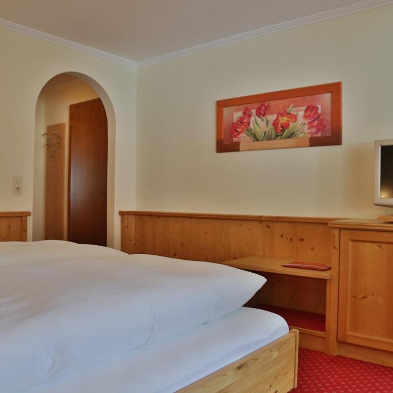 Haus Waldheim - Doppelzimmer mit Zustellbett - 1