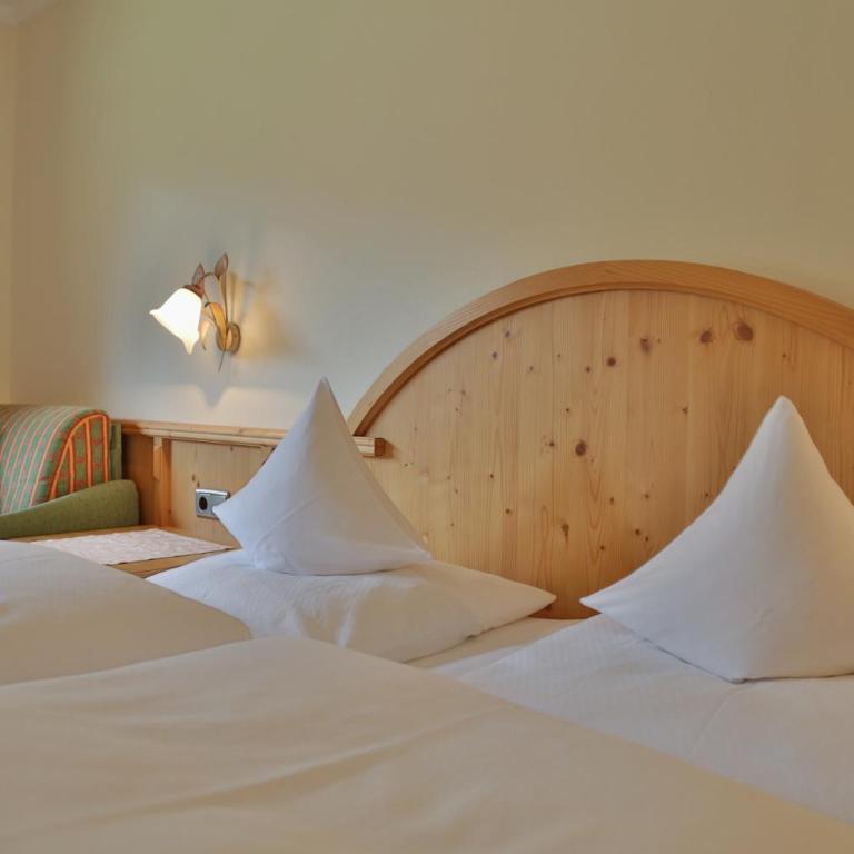 Haus Waldheim - Doppelzimmer mit Zustellbett - 2
