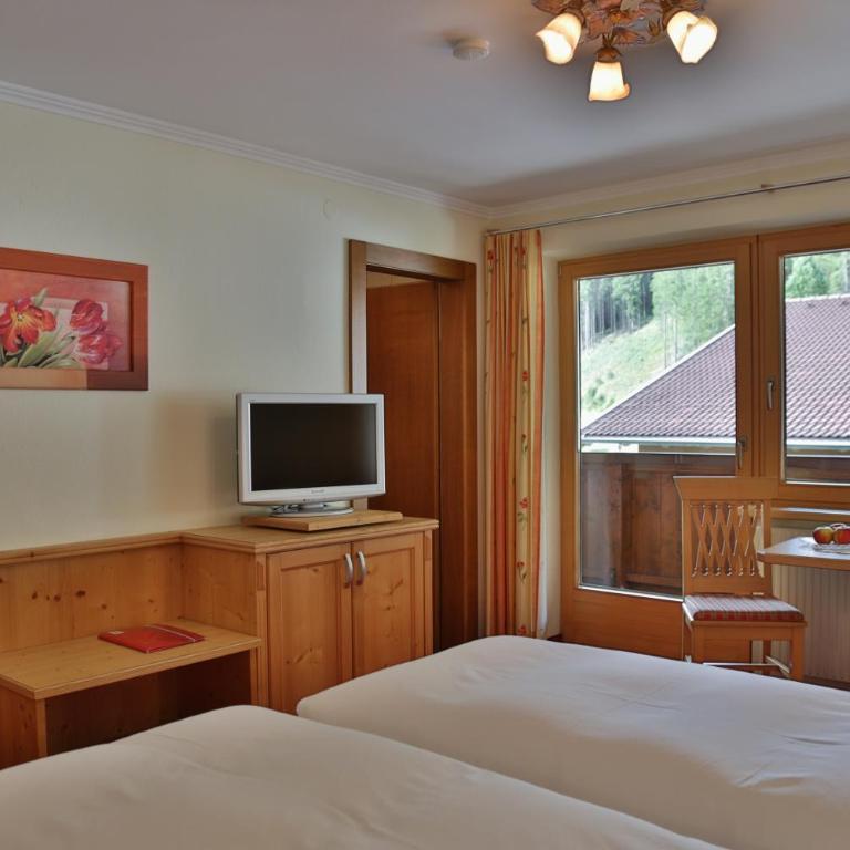 Haus Waldheim - Doppelzimmer mit Zustellbett - 3