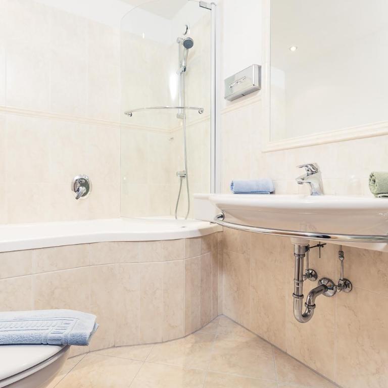 Andre Arnold - Boutique Pension - Standard Doppelzimmer - 2