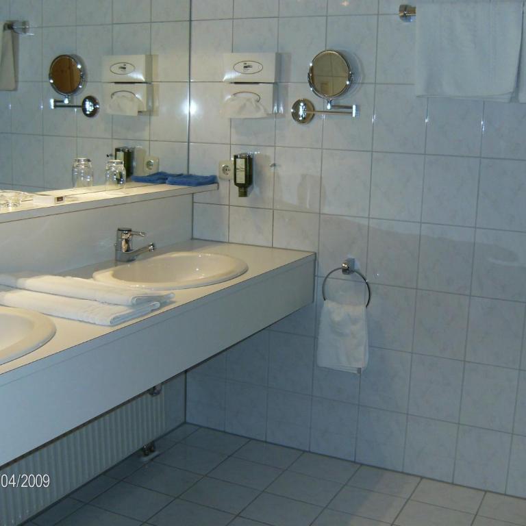 Hotel Omesberg - Doppelzimmer mit Balkon - 3