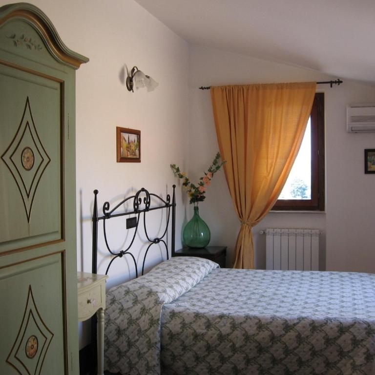 Agriturismo La Gismonda - Camera Matrimoniale con Vista Lago - 2