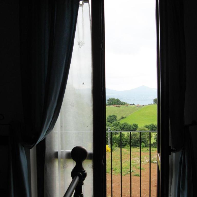 Agriturismo La Gismonda - Camera Matrimoniale con Vista Lago - 5