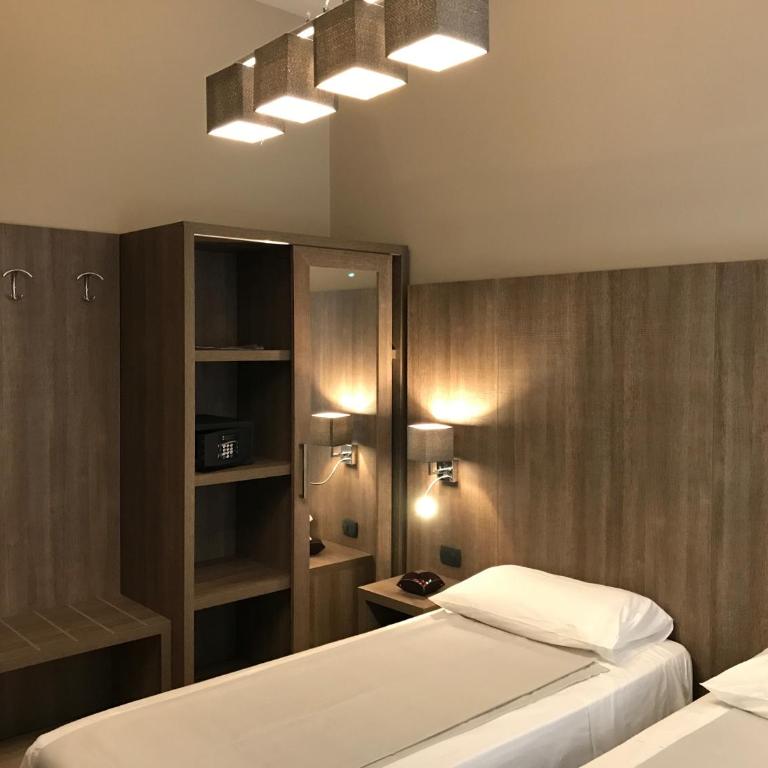 Napoli Com'era - Double Room with Balcony - 34
