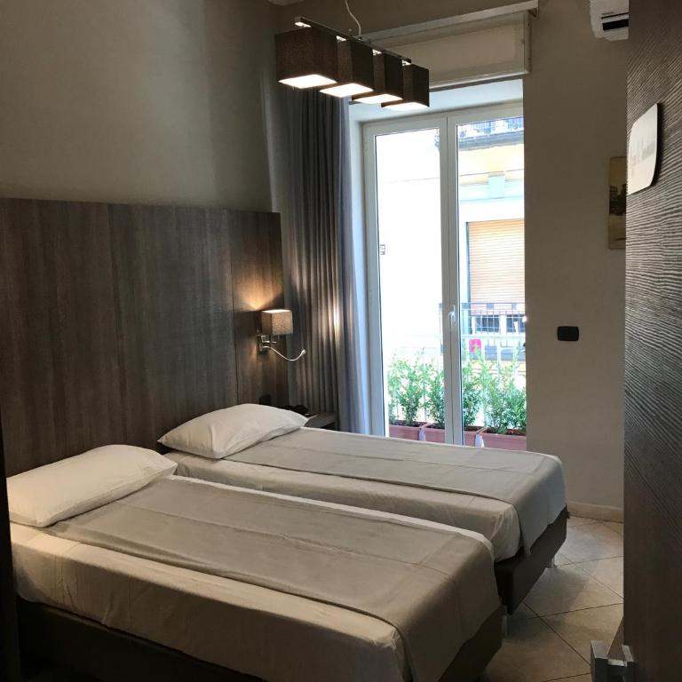 Napoli Com'era - Double Room with Balcony - 32