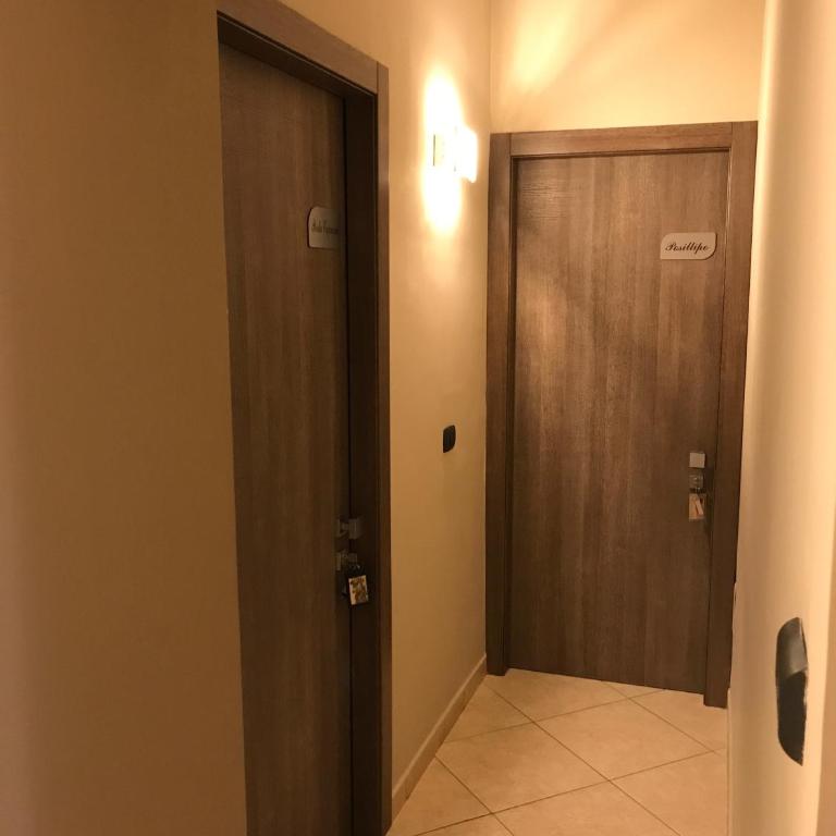 Napoli Com'era - Large Double or Twin Room - 43