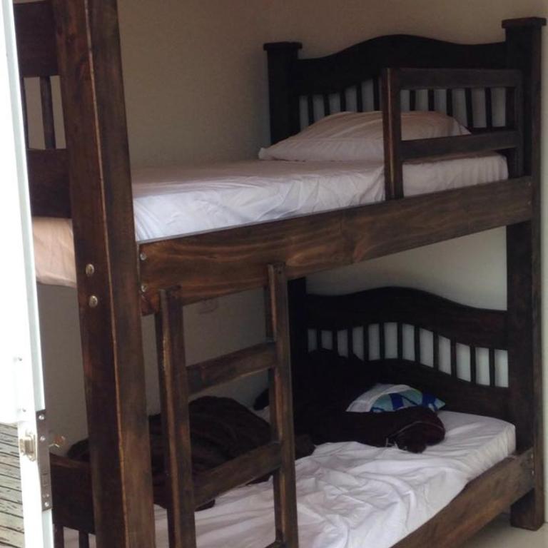 Hostal Hilltop Capurgana - Family Room with Shared Bathroom - 5