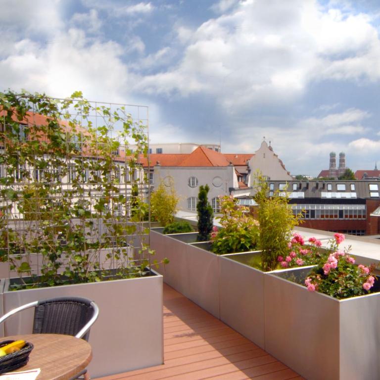 AdvaStay by KING's - Deluxe Suite mit Terrasse - 3