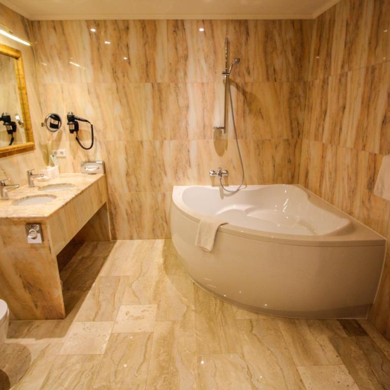 Grand Hotel Palladium - Habitación Deluxe - 6