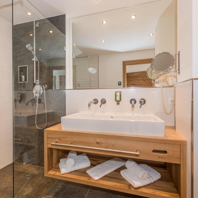 Hotel Almschlössl & Schrotteralm - Ferienwohnung mit Balkon und Panoramablick - 2