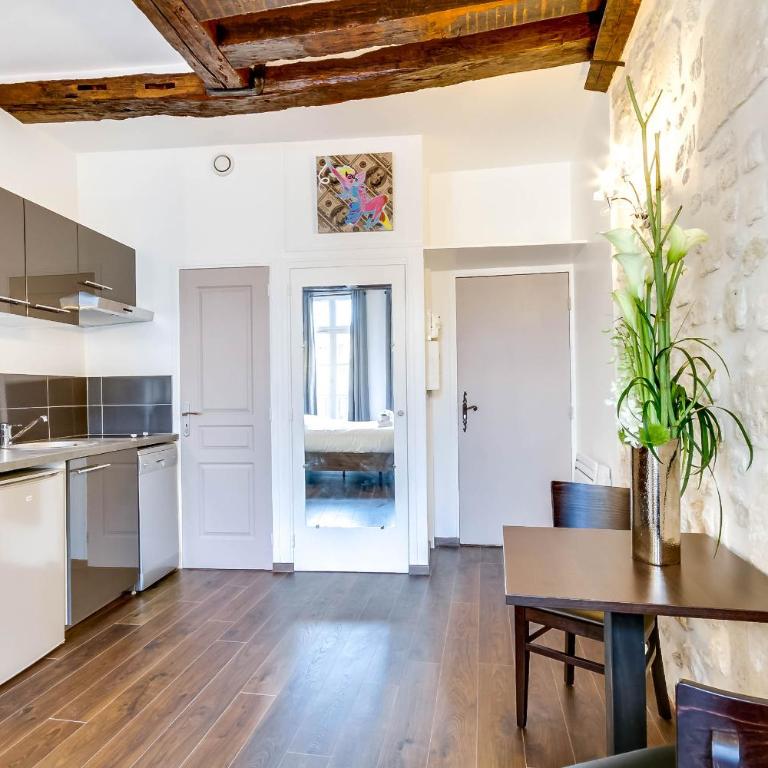 Upper Class Suites - Rue Saint Honoré - Deluxe Apartment - 3rd Floor - 5