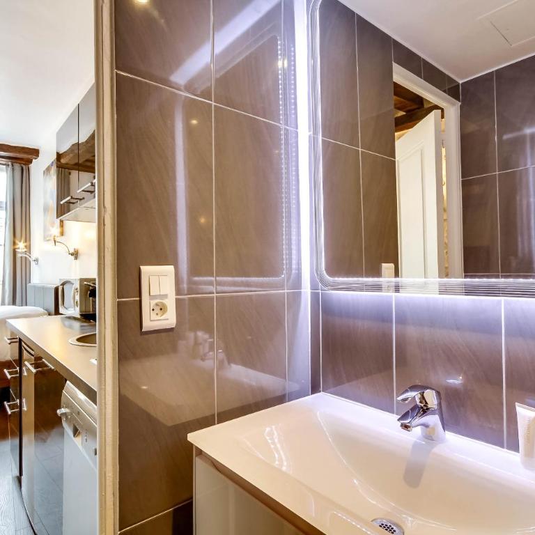 Upper Class Suites - Rue Saint Honoré - Deluxe Apartment - 3rd Floor - 10