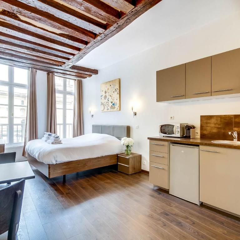Upper Class Suites - Rue Saint Honoré - Deluxe Apartment - 2nd Floor - 3