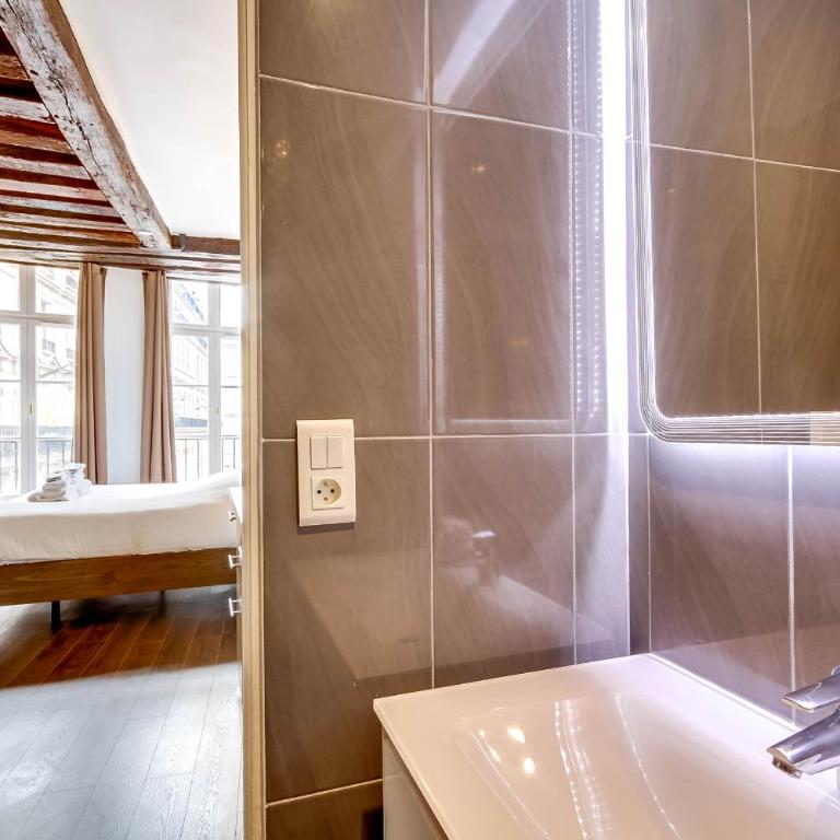 Upper Class Suites - Rue Saint Honoré - Deluxe Apartment - 2nd Floor - 7