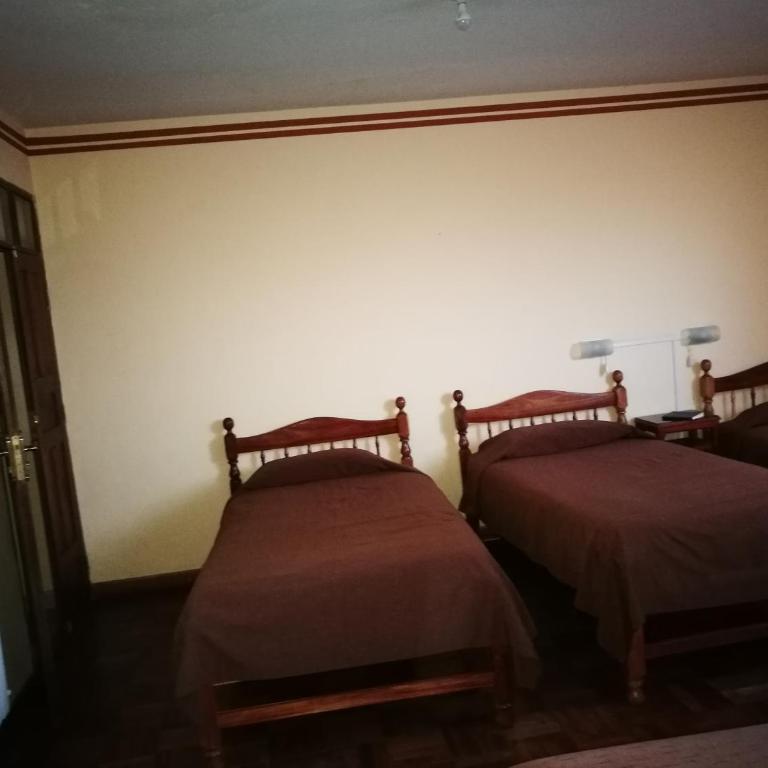 Julia Plaza Hotel - Triple Room with Private Bathroom - 2
