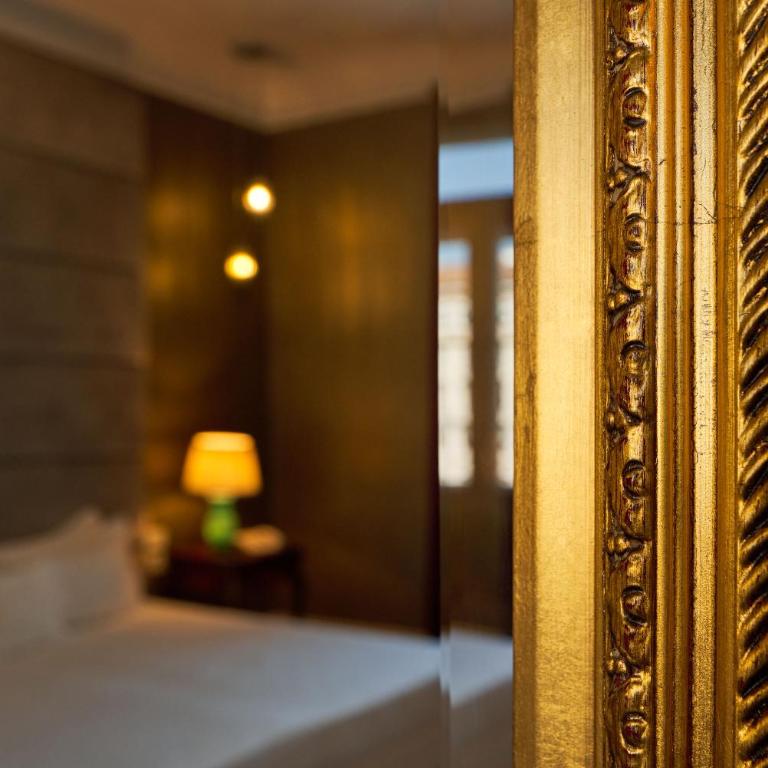 Grand Hotel Duchi d'Aosta - Suite Prestige with Square View - 12