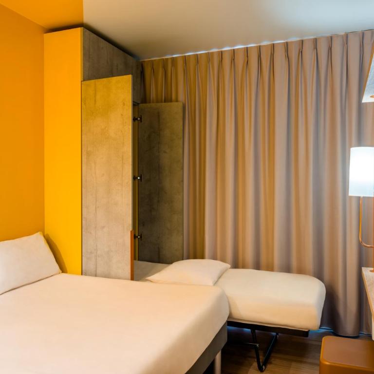 Ibis Budget Amiens Centre Gare - Chambre Triple avec Grand Lit Double et Lit Pliant (3 Adultes) - 9