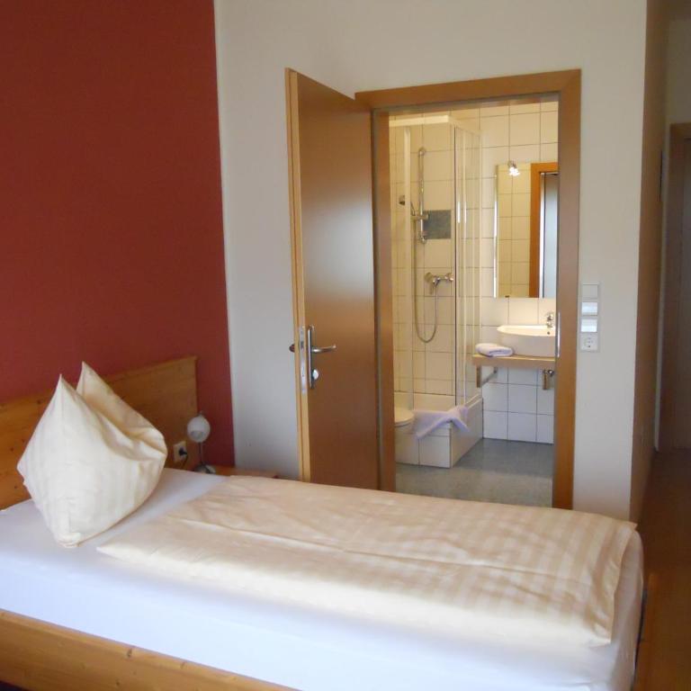 Gästehaus Ehweiner - Deluxe Doppel-/Zweibettzimmer - 17