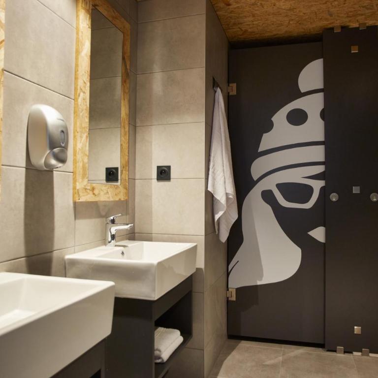 Moontain Hostel - Chambre Quadruple Exclusive avec Salle de Bains Commune - 3