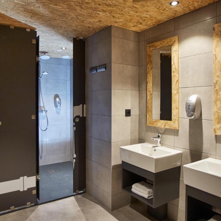 Moontain Hostel - Chambre Quadruple Exclusive avec Salle de Bains Commune - 2