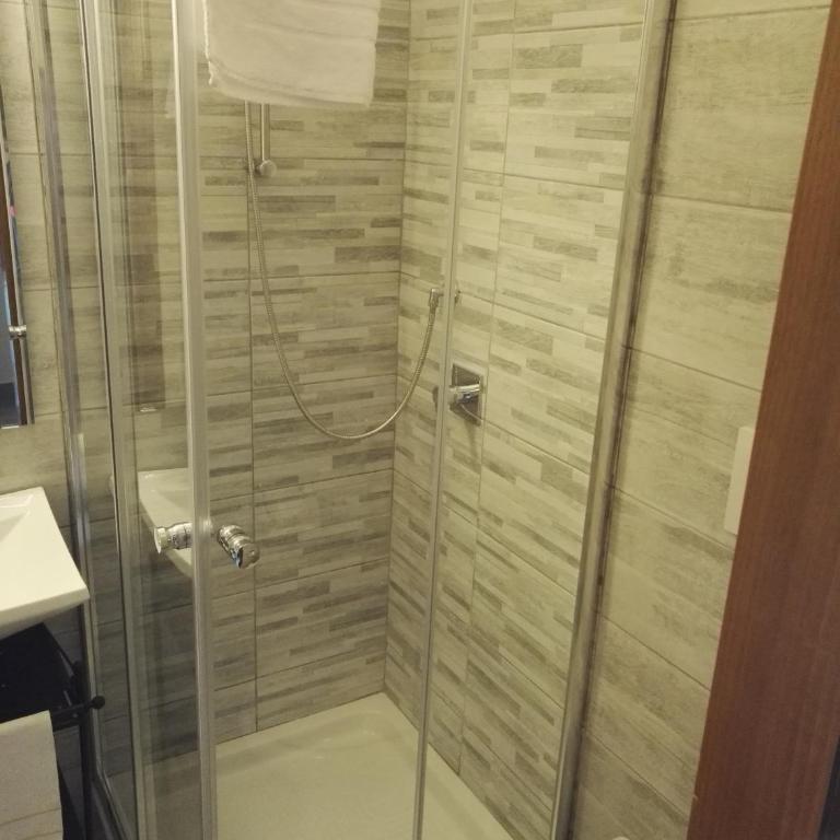 Like Home Cisanello - Camera Tripla con Bagno - 8