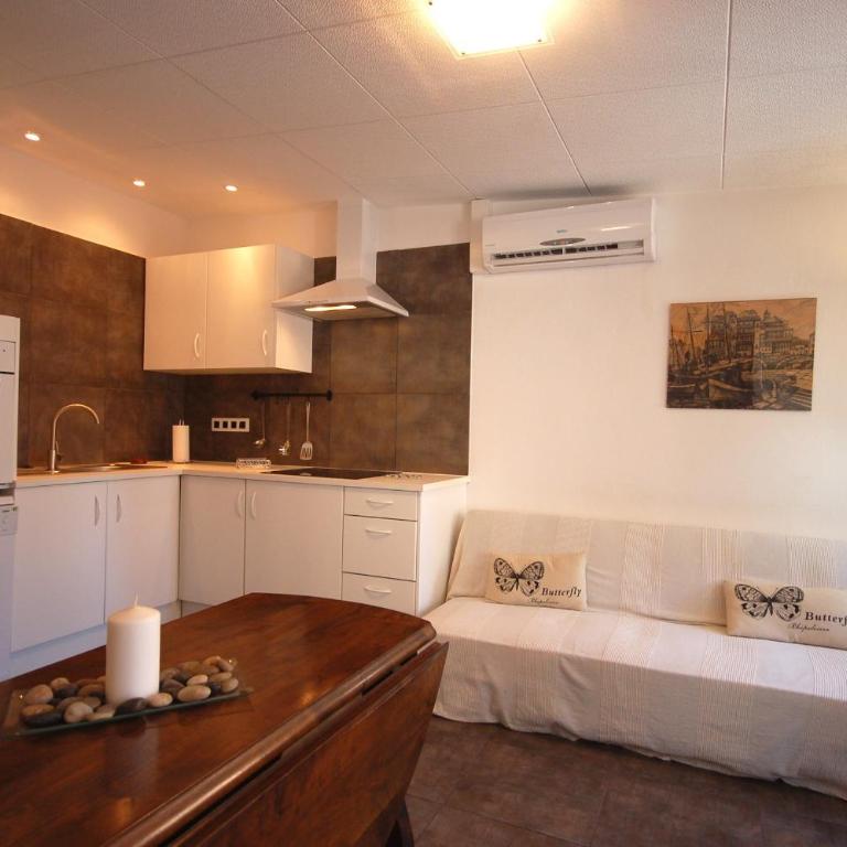 Lets Holidays COZY APARTMENT 70 m. from THE BEACH in TOSSA - Apartamento de 2 dormitorios - 4