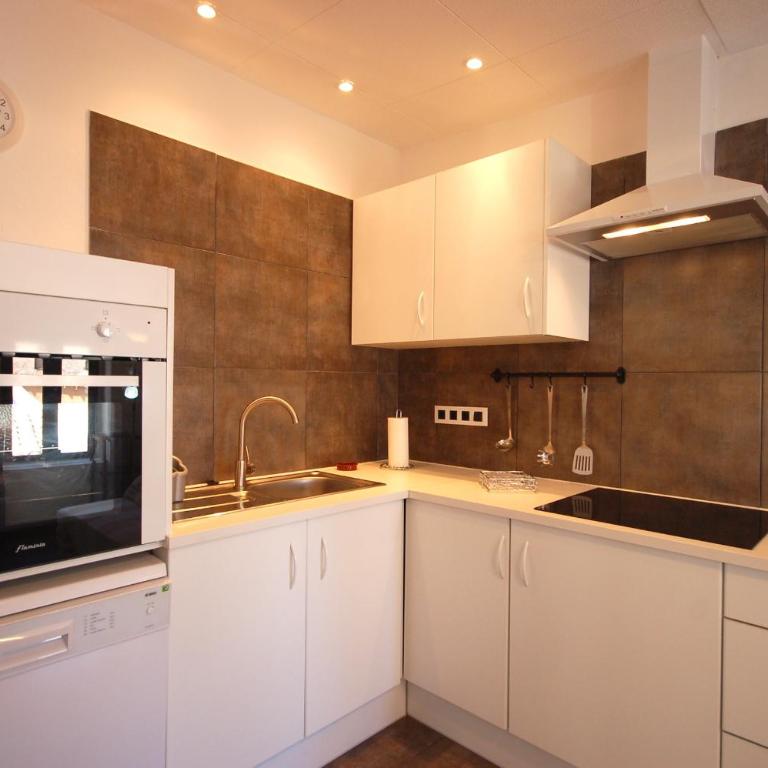 Lets Holidays COZY APARTMENT 70 m. from THE BEACH in TOSSA - Apartamento de 2 dormitorios - 5