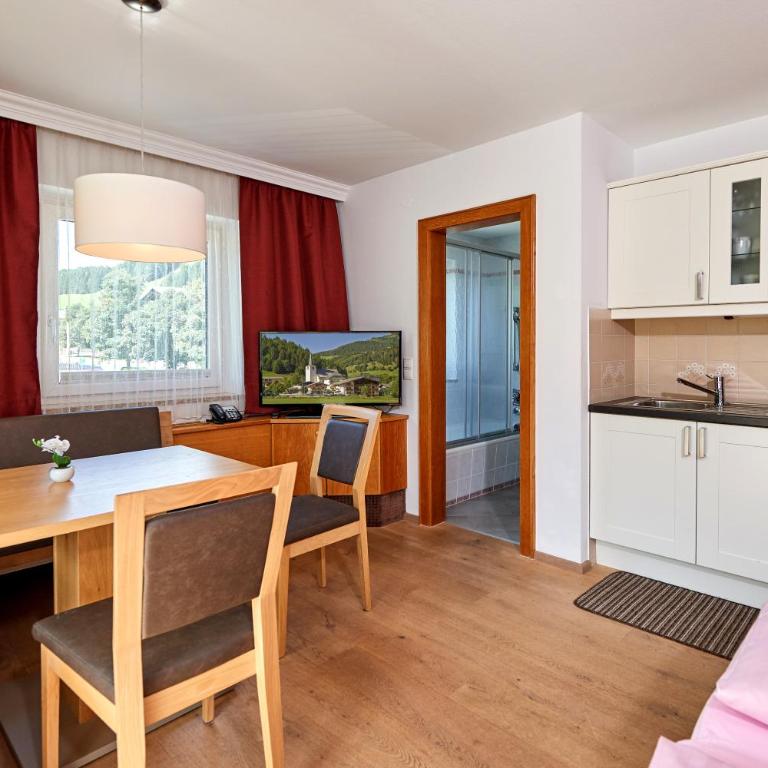 Apartments Neue Post - Studio - 11