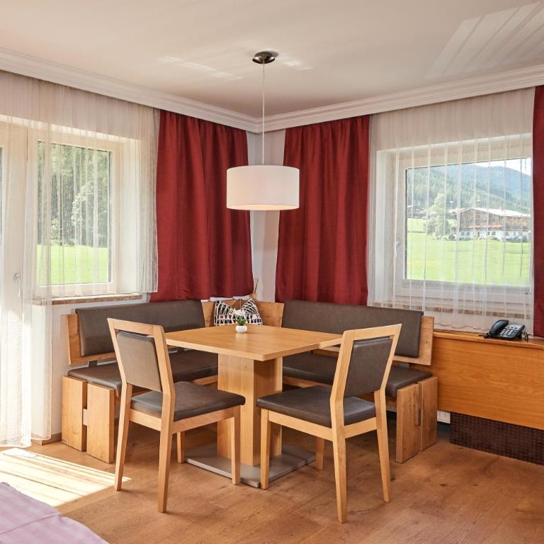 Apartments Neue Post - Studio - 13